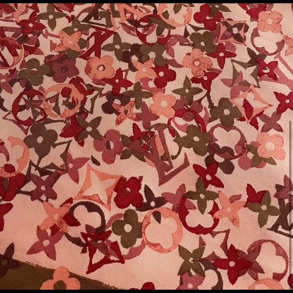 Louis Vuitton Floral Scarf - Picture 4 of 4